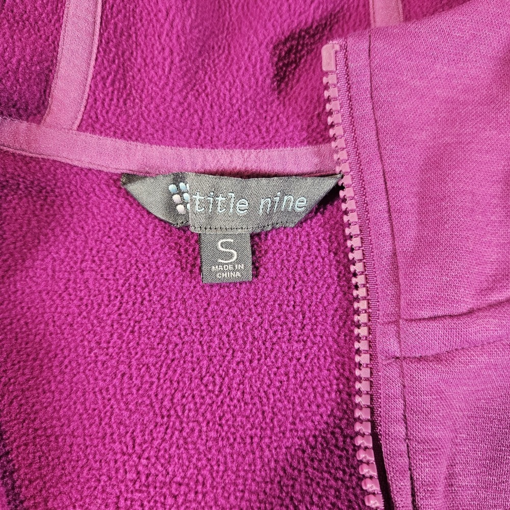Title Nine Hoodie Women's Sweater Size Small Magenta Performance Stretch - Picture 3 of 5